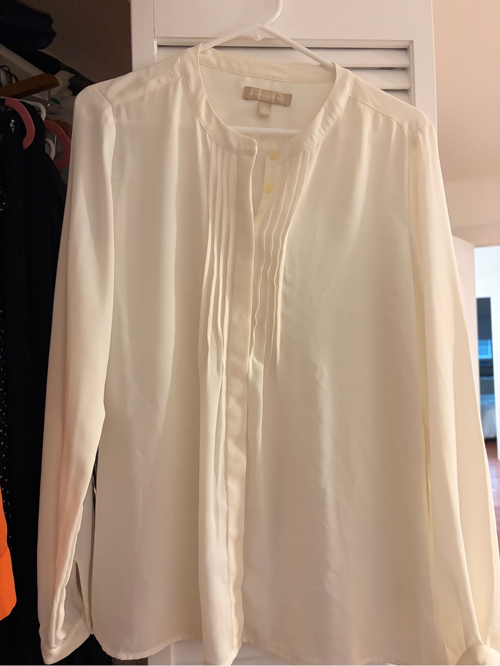 Banana Republic Cream Pleated-Front Long Sleeve Blouse